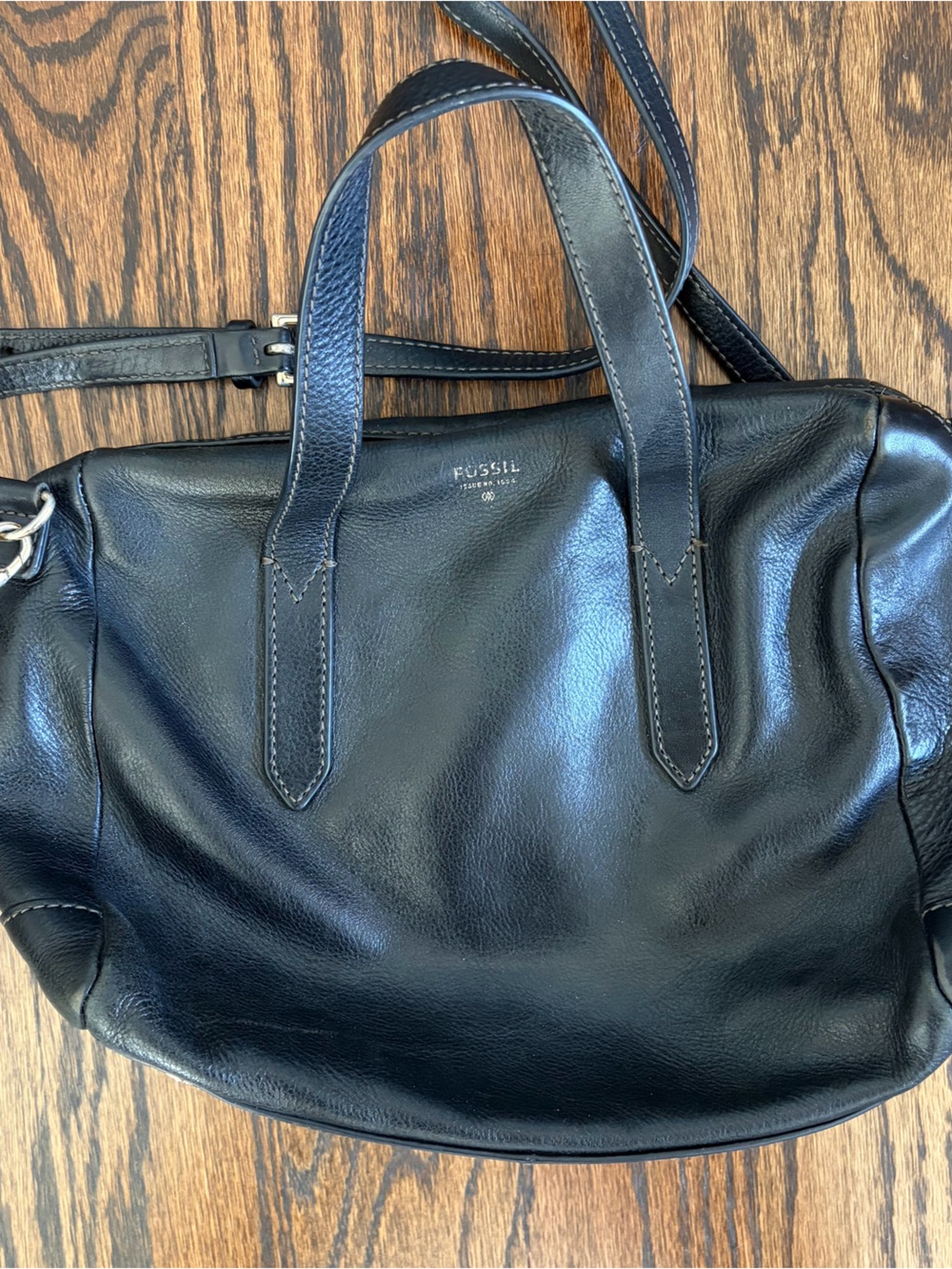Fossil Black Leather Cross-Body Bag with Adjustable Strap
